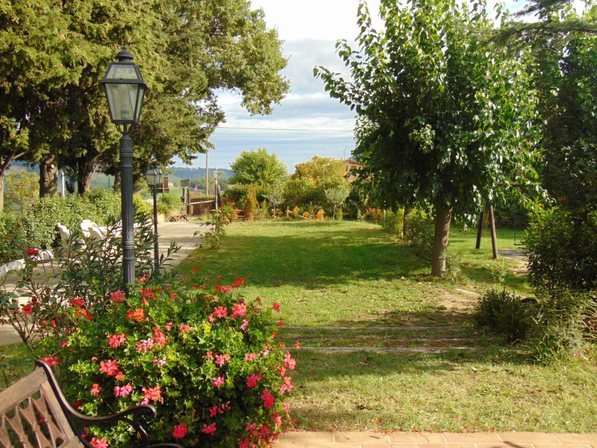 Agriturismo La Corte Sul Lago Villa Cingoli Buitenkant foto