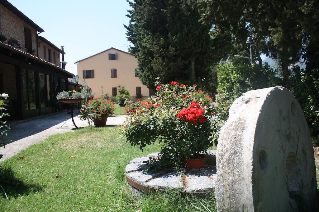 Agriturismo La Corte Sul Lago Villa Cingoli Buitenkant foto