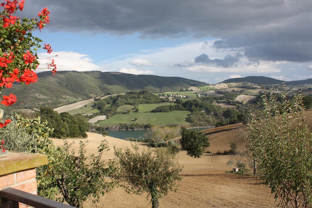 Agriturismo La Corte Sul Lago Villa Cingoli Buitenkant foto