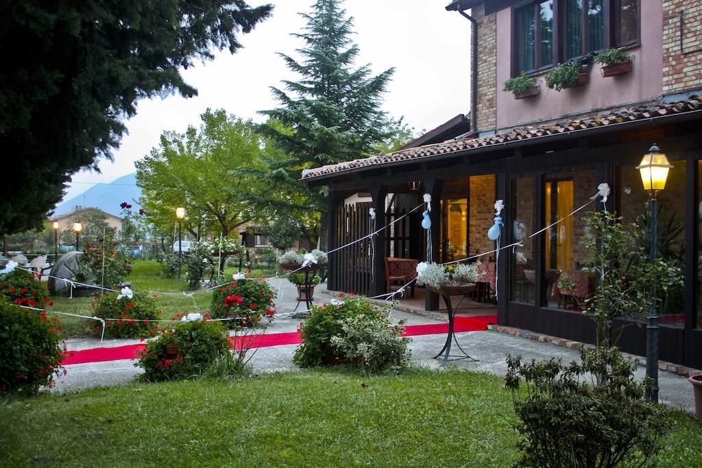 Agriturismo La Corte Sul Lago Villa Cingoli Buitenkant foto