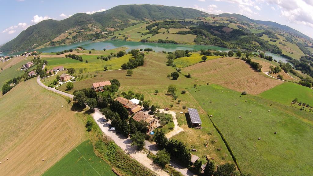 Agriturismo La Corte Sul Lago Villa Cingoli Buitenkant foto